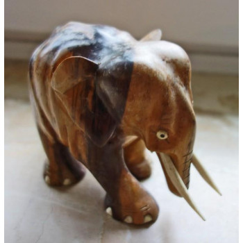 Elefant aus Holz funiert...