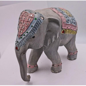 geschmückter Elefant aus...