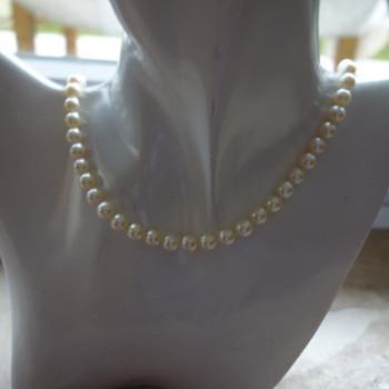 Kette Collier mit 61 Perlen...
