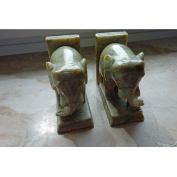 Zwei Elefanten Buchstützen...